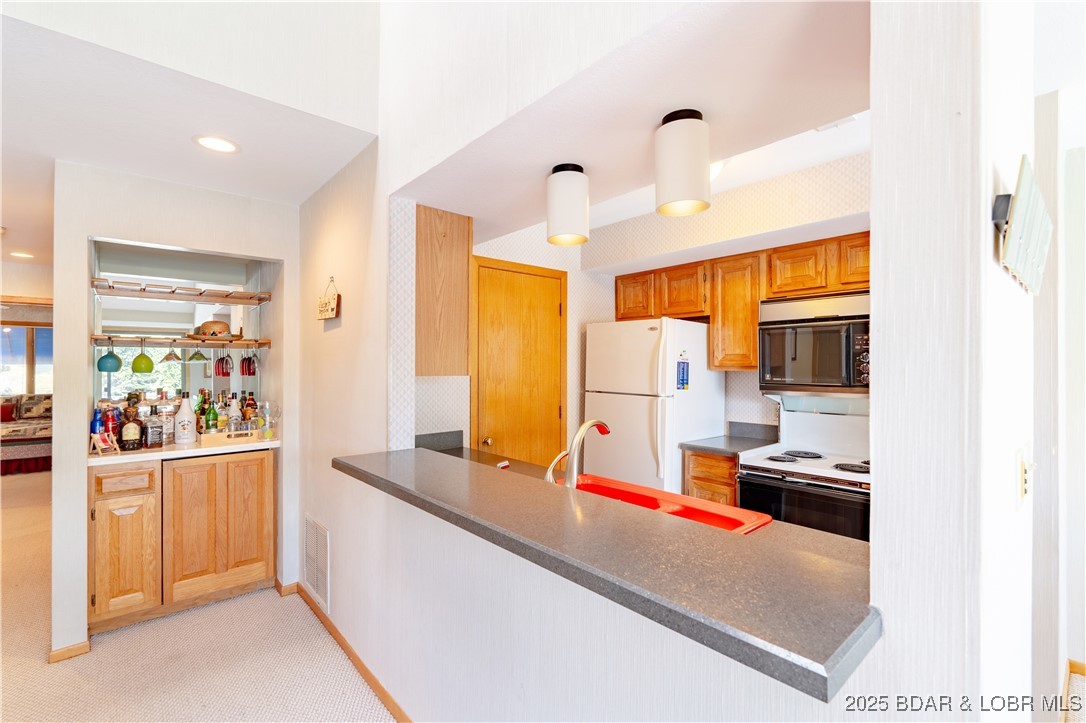 The Bronx On The Lake Condo - Residential