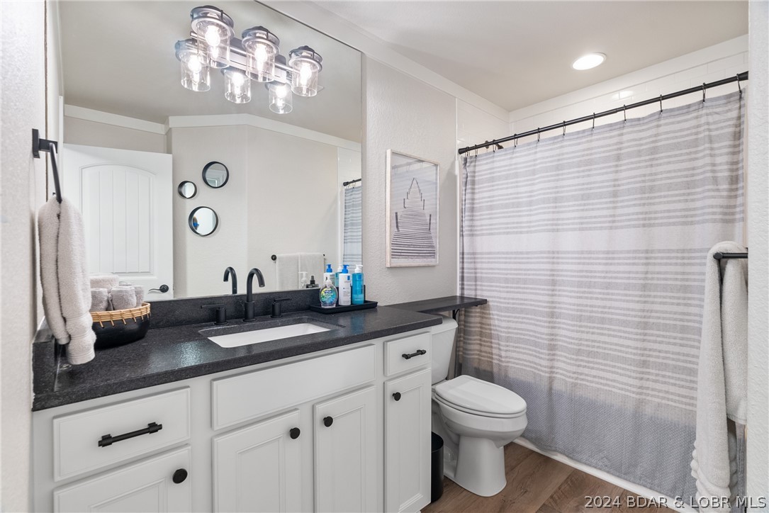 Porto Cima, Missouri 65049, United States, 4 Bedrooms Bedrooms, ,4 BathroomsBathrooms,Residential,Contingent,57952