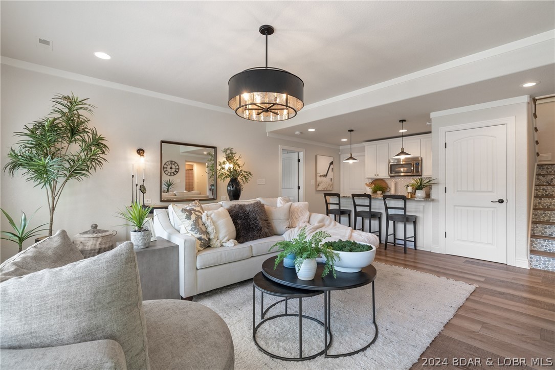 Porto Cima, Missouri 65049, United States, 4 Bedrooms Bedrooms, ,4 BathroomsBathrooms,Residential,Contingent,57952