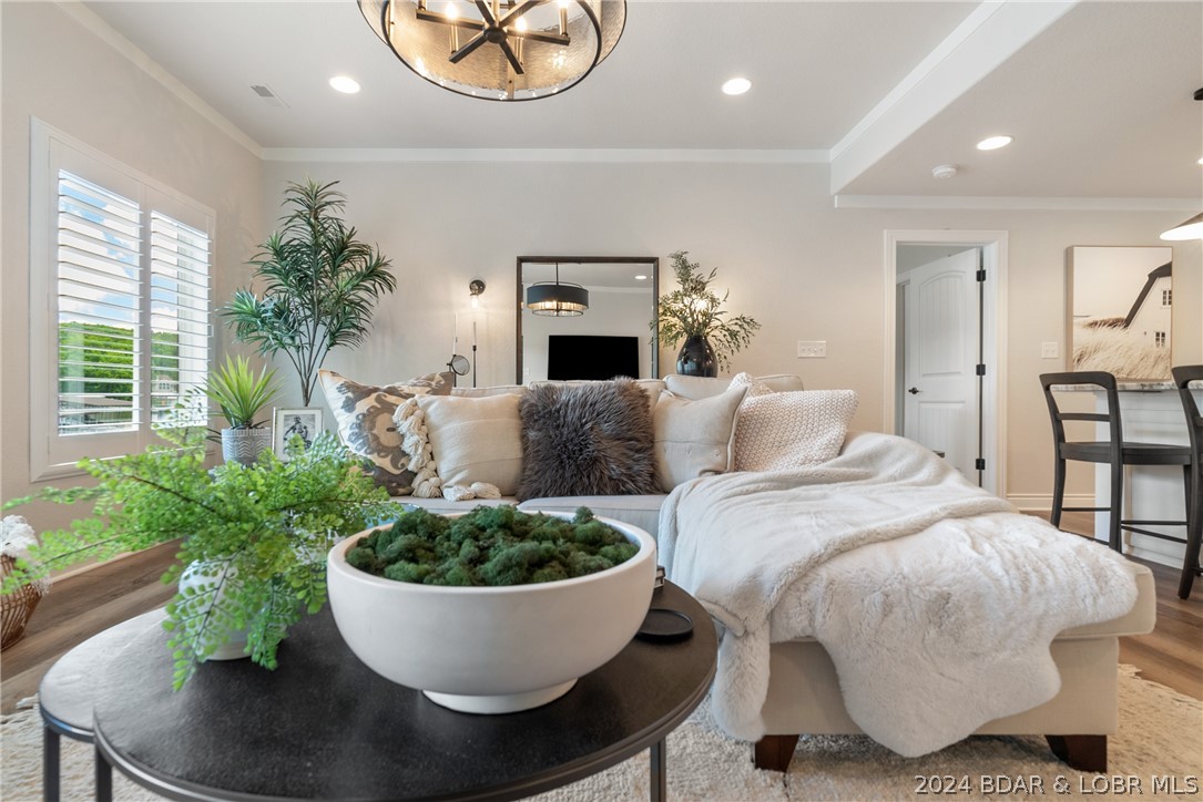 Porto Cima, Missouri 65049, United States, 4 Bedrooms Bedrooms, ,4 BathroomsBathrooms,Residential,Contingent,57952