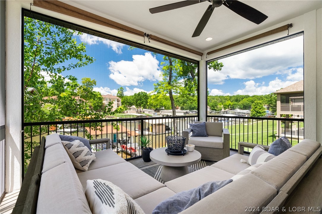 Porto Cima, Missouri 65049, United States, 4 Bedrooms Bedrooms, ,4 BathroomsBathrooms,Residential,Contingent,57952