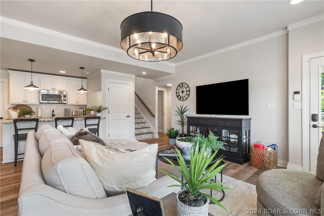 Porto Cima, Missouri 65049, United States, 4 Bedrooms Bedrooms, ,4 BathroomsBathrooms,Residential,Contingent,57952