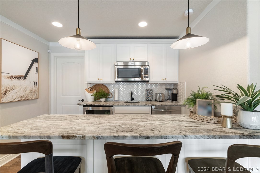 Porto Cima, Missouri 65049, United States, 4 Bedrooms Bedrooms, ,4 BathroomsBathrooms,Residential,Contingent,57952