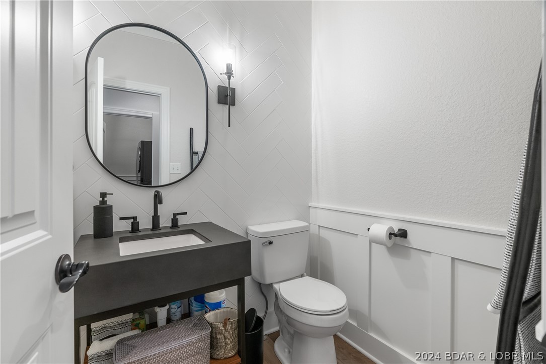 Porto Cima, Missouri 65049, United States, 4 Bedrooms Bedrooms, ,4 BathroomsBathrooms,Residential,Contingent,57952