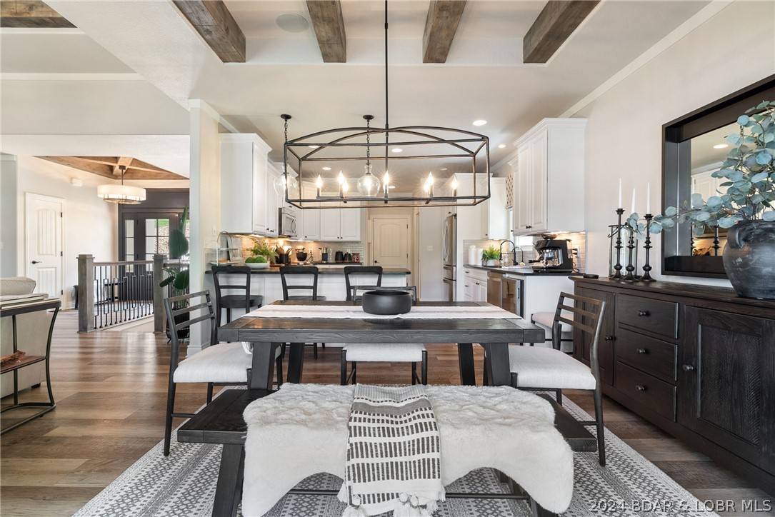 Porto Cima, Missouri 65049, United States, 4 Bedrooms Bedrooms, ,4 BathroomsBathrooms,Residential,Contingent,57952