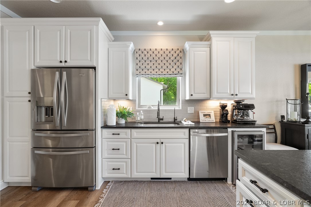 Porto Cima, Missouri 65049, United States, 4 Bedrooms Bedrooms, ,4 BathroomsBathrooms,Residential,Contingent,57952