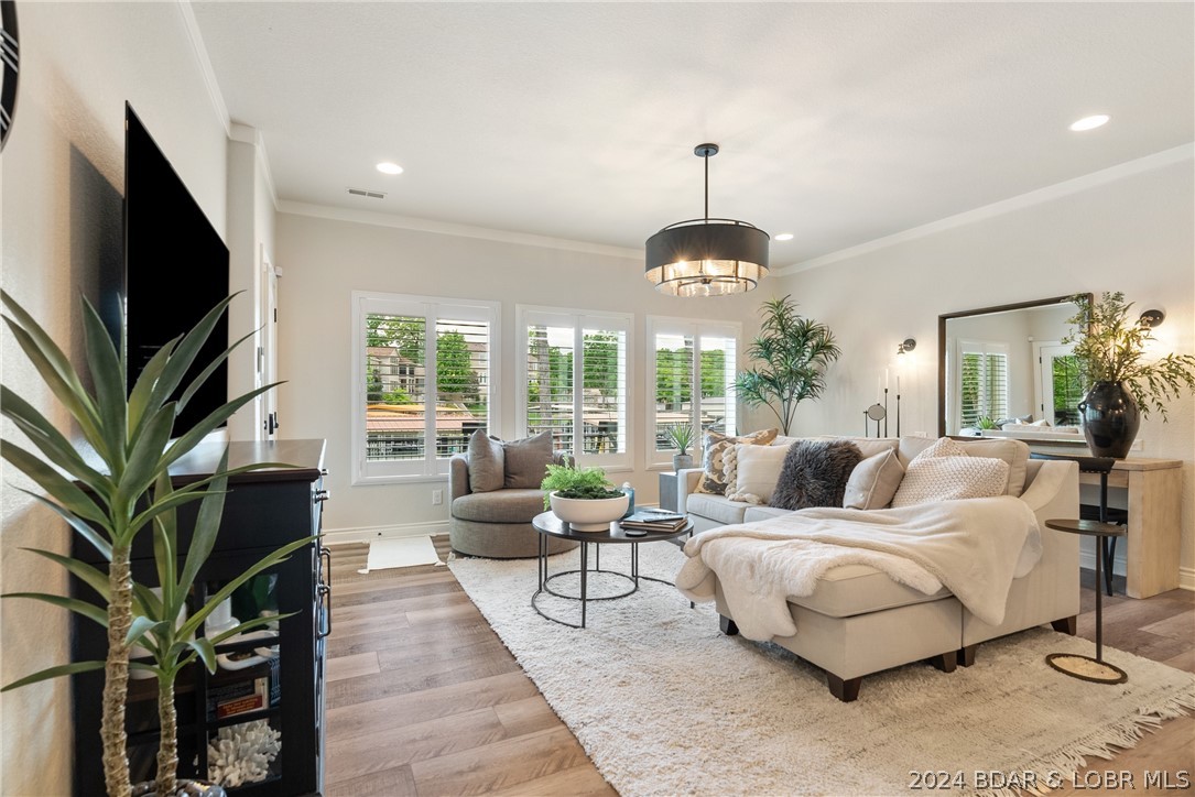 Porto Cima, Missouri 65049, United States, 4 Bedrooms Bedrooms, ,4 BathroomsBathrooms,Residential,Contingent,57952