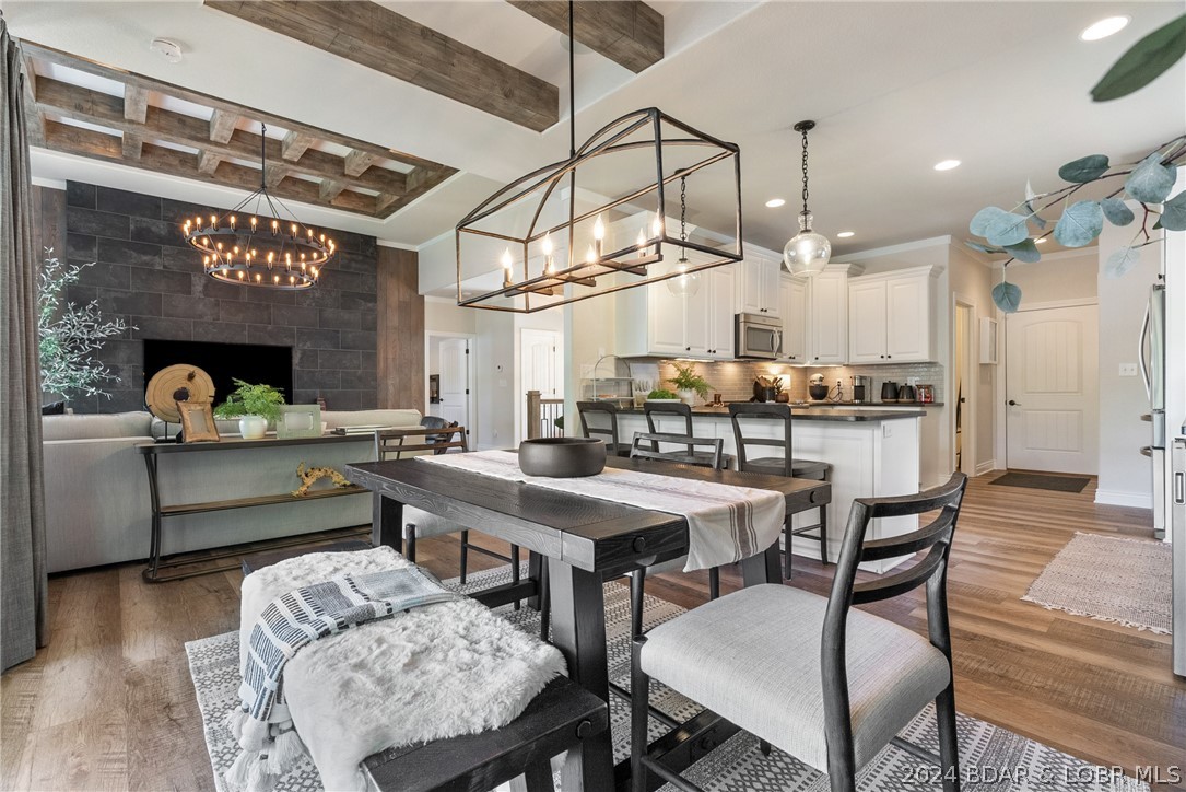 Porto Cima, Missouri 65049, United States, 4 Bedrooms Bedrooms, ,4 BathroomsBathrooms,Residential,Contingent,57952