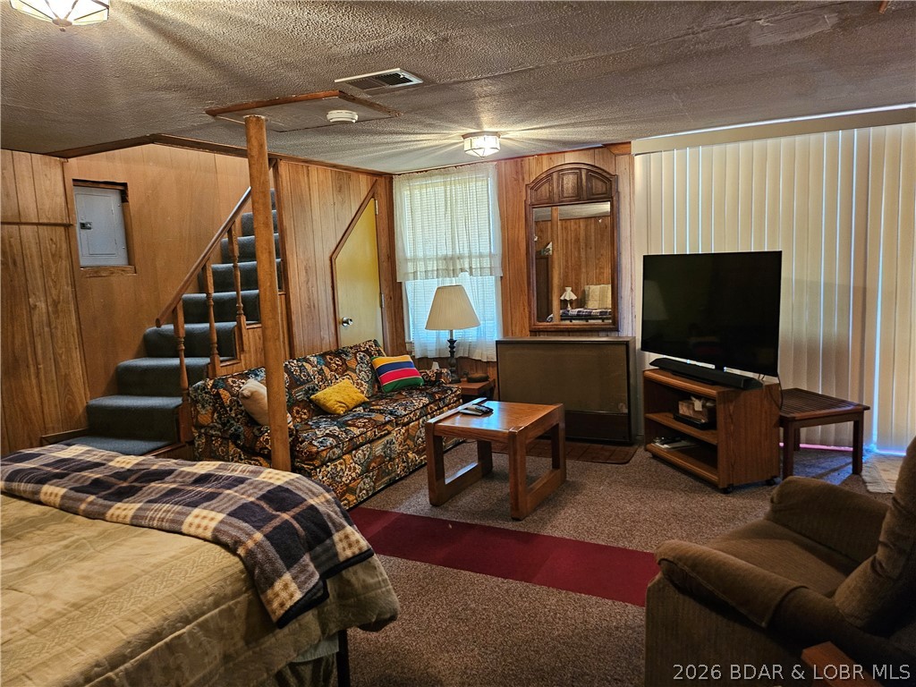 Golden Goose - Residential