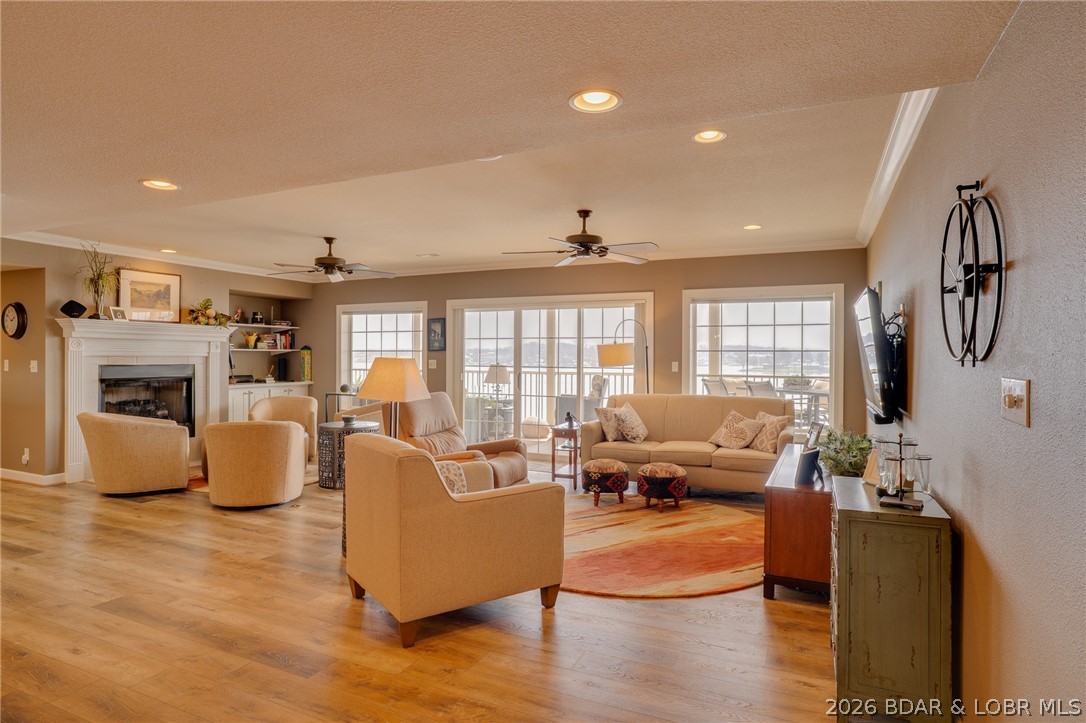 Lighthouse Pointe Condominium - Residential