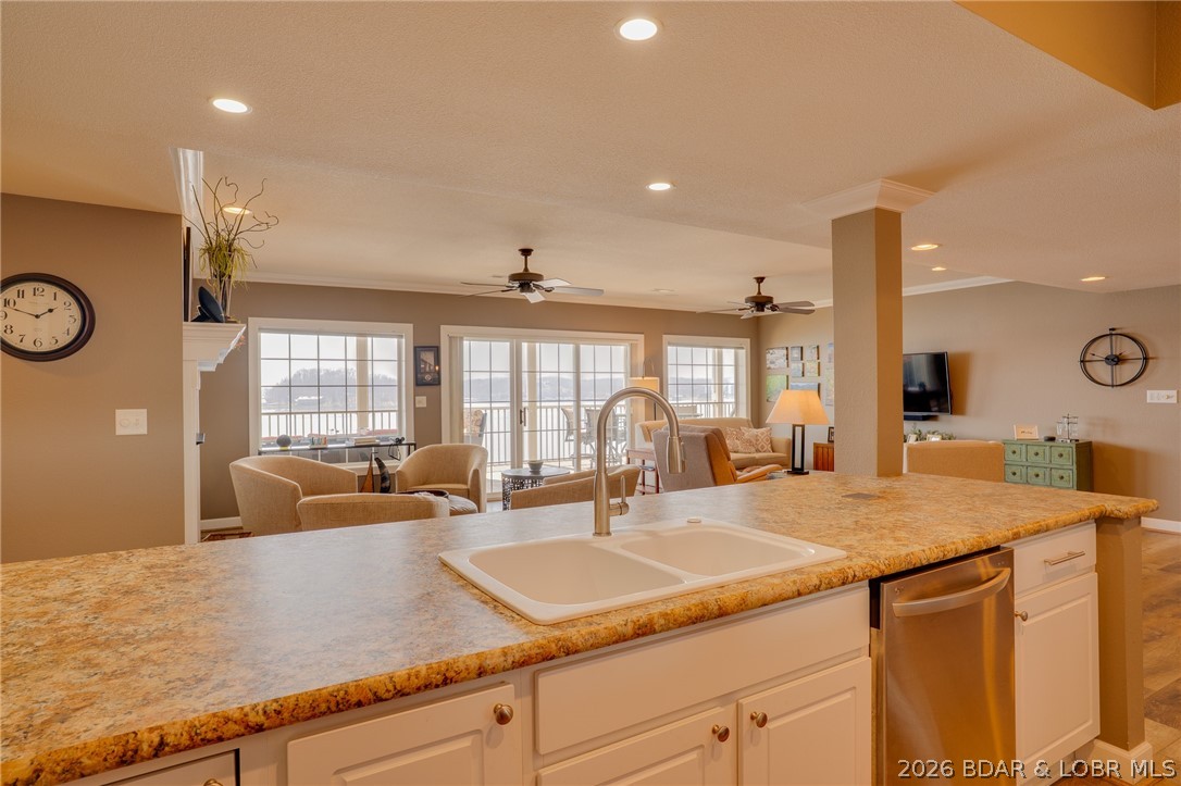 Lighthouse Pointe Condominium - Residential