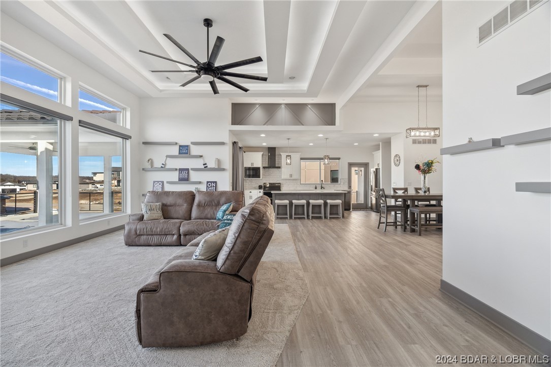 Osage Beach, Missouri 65065, United States, 4 Bedrooms Bedrooms, ,3 BathroomsBathrooms,Residential,Contingent,65080