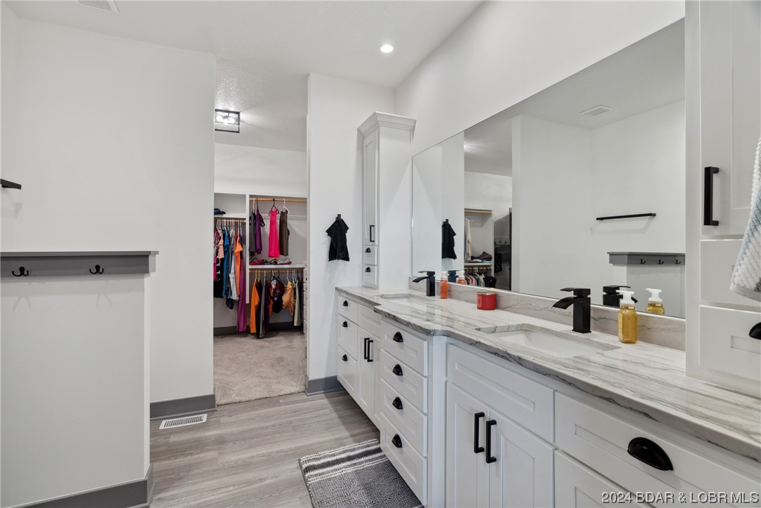 Osage Beach, Missouri 65065, United States, 4 Bedrooms Bedrooms, ,3 BathroomsBathrooms,Residential,Contingent,65080