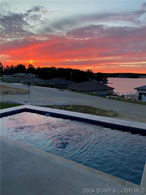 Osage Beach, Missouri 65065, United States, 4 Bedrooms Bedrooms, ,3 BathroomsBathrooms,Residential,Contingent,65080