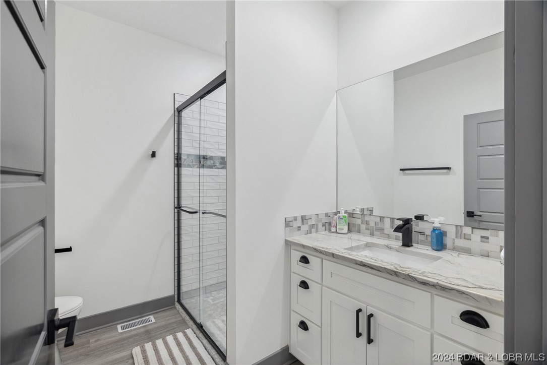 Osage Beach, Missouri 65065, United States, 4 Bedrooms Bedrooms, ,3 BathroomsBathrooms,Residential,Contingent,65080