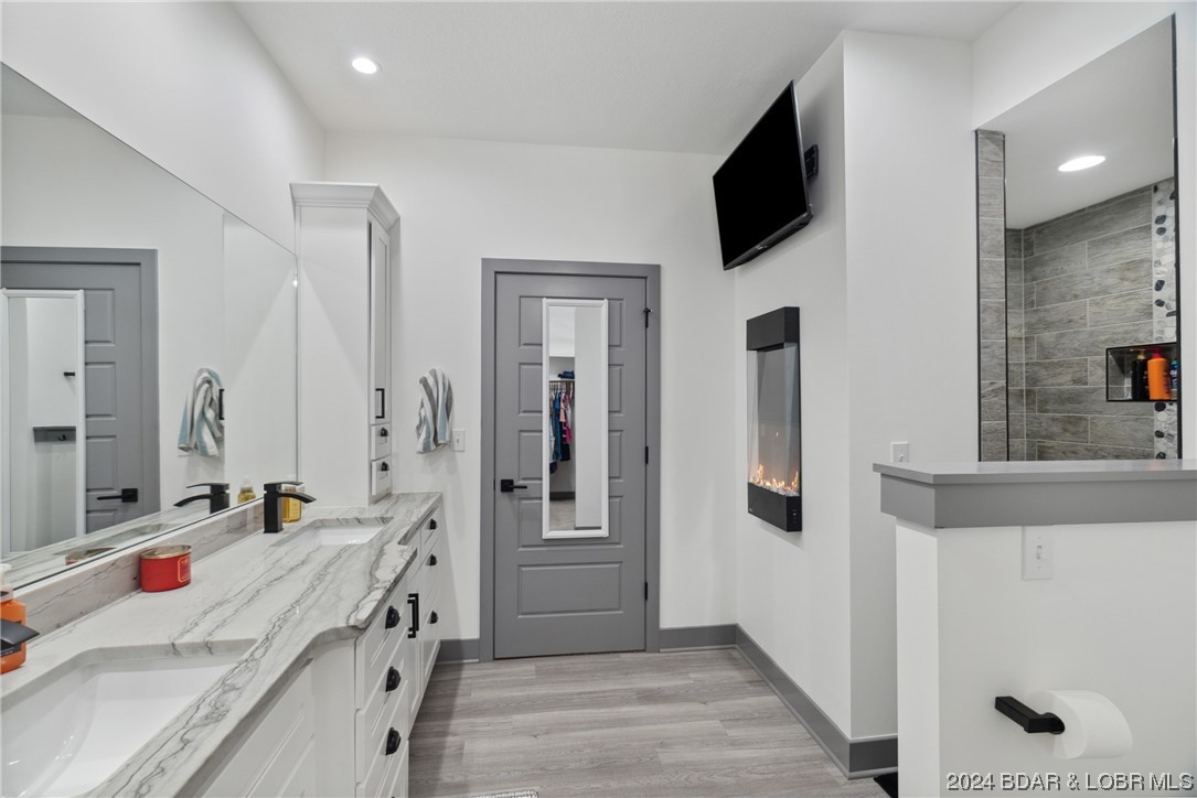 Osage Beach, Missouri 65065, United States, 4 Bedrooms Bedrooms, ,3 BathroomsBathrooms,Residential,Contingent,65080