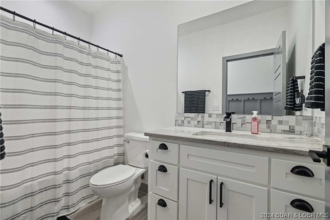 Osage Beach, Missouri 65065, United States, 4 Bedrooms Bedrooms, ,3 BathroomsBathrooms,Residential,Contingent,65080