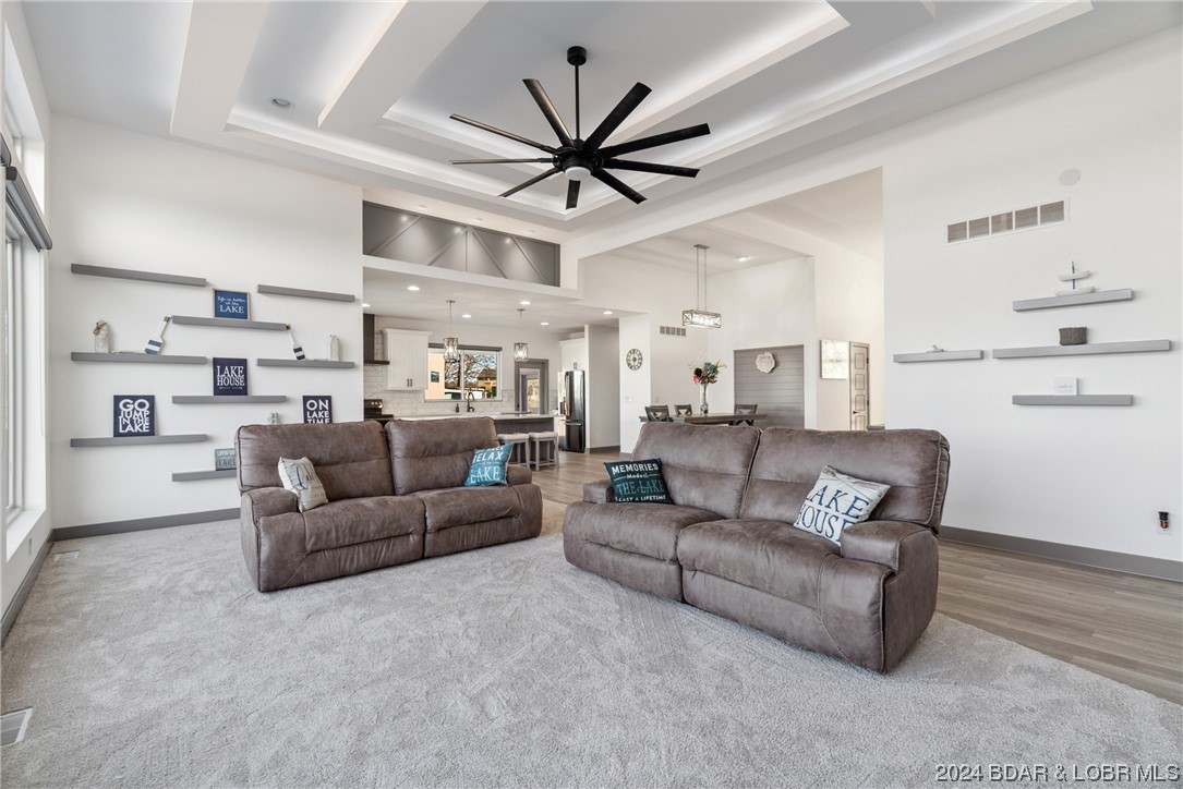 Osage Beach, Missouri 65065, United States, 4 Bedrooms Bedrooms, ,3 BathroomsBathrooms,Residential,Contingent,65080