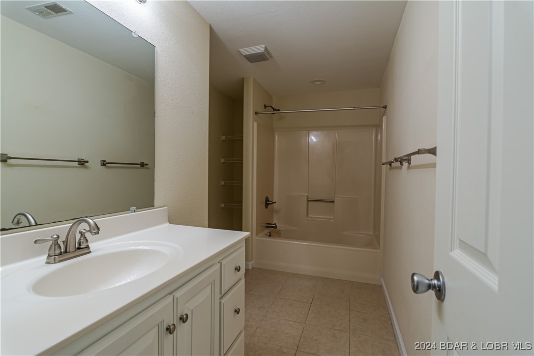 Four Seasons, Missouri 65049, United States, 4 Bedrooms Bedrooms, ,3 BathroomsBathrooms,Residential,Active,35078