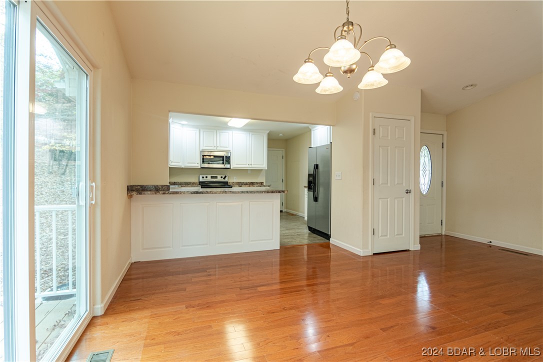 Four Seasons, Missouri 65049, United States, 4 Bedrooms Bedrooms, ,3 BathroomsBathrooms,Residential,Active,35078