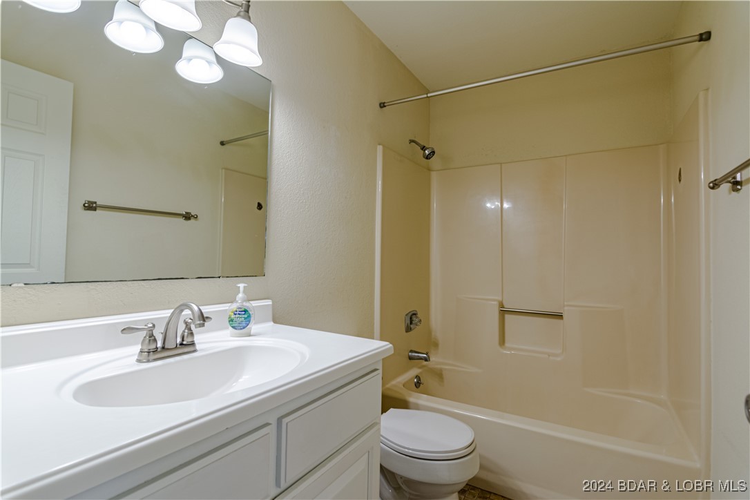 Four Seasons, Missouri 65049, United States, 4 Bedrooms Bedrooms, ,3 BathroomsBathrooms,Residential,Active,35078