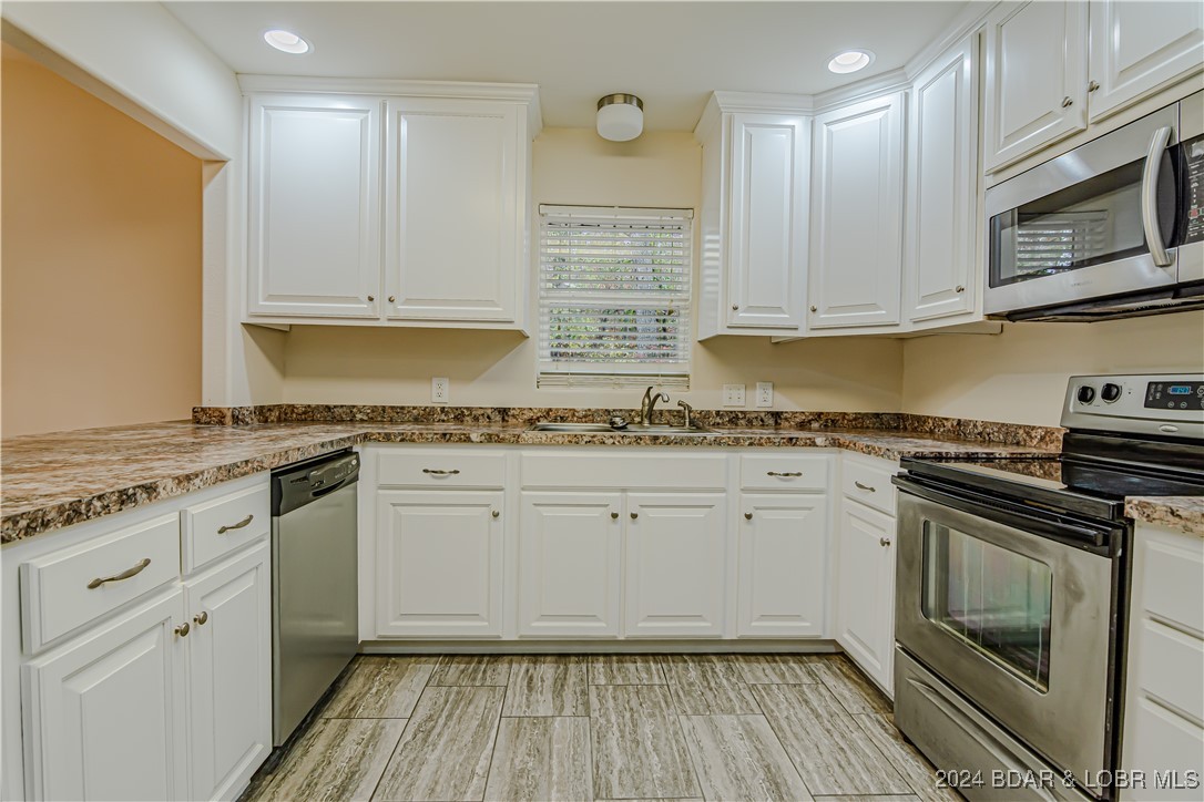 Four Seasons, Missouri 65049, United States, 4 Bedrooms Bedrooms, ,3 BathroomsBathrooms,Residential,Active,35078