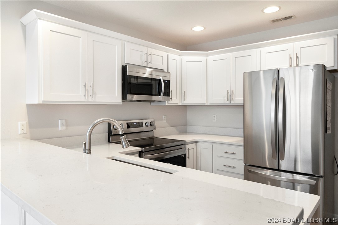 Osage Beach, Missouri 65065, United States, 4 Bedrooms Bedrooms, ,3 BathroomsBathrooms,Residential,Contingent,65541