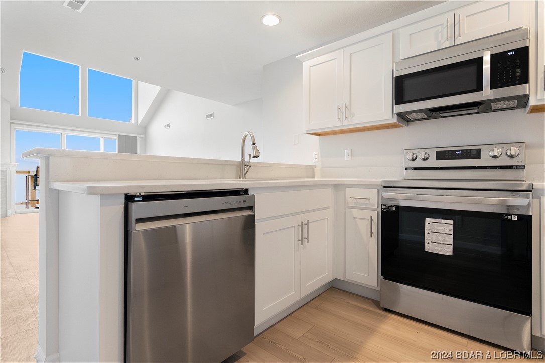 Osage Beach, Missouri 65065, United States, 4 Bedrooms Bedrooms, ,3 BathroomsBathrooms,Residential,Contingent,65541