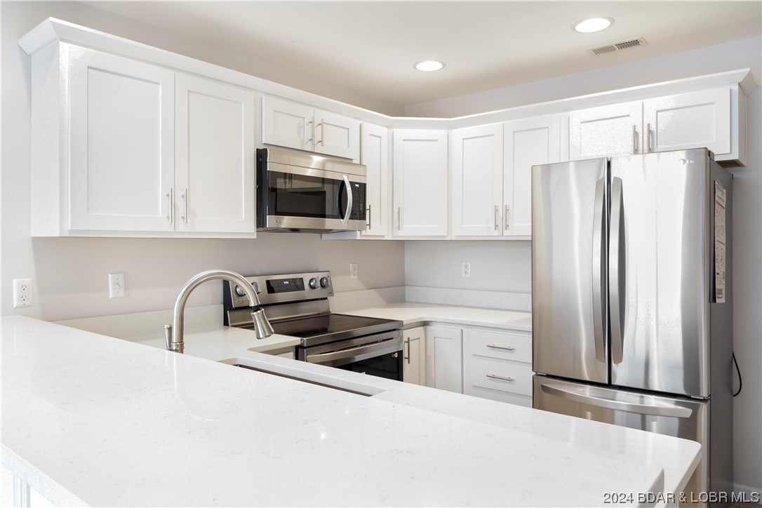 Osage Beach, Missouri 65065, United States, 4 Bedrooms Bedrooms, ,3 BathroomsBathrooms,Residential,Contingent,65541