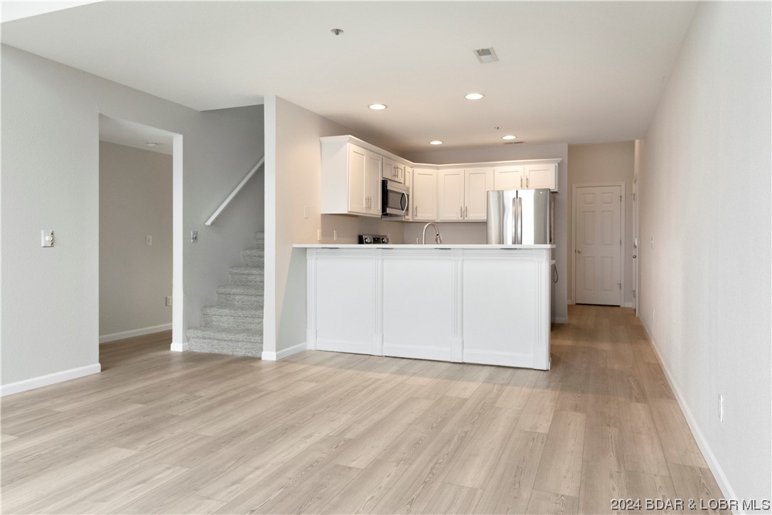 Osage Beach, Missouri 65065, United States, 4 Bedrooms Bedrooms, ,3 BathroomsBathrooms,Residential,Contingent,65541