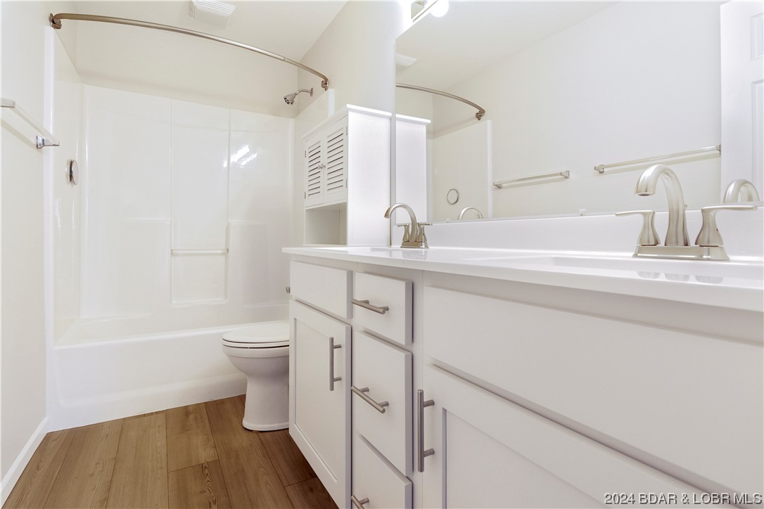 Osage Beach, Missouri 65065, United States, 4 Bedrooms Bedrooms, ,3 BathroomsBathrooms,Residential,Contingent,65541