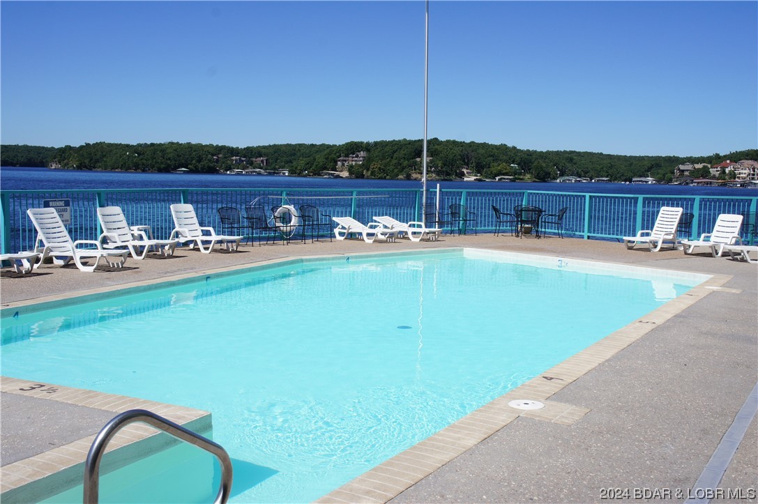 Osage Beach, Missouri 65065, United States, 4 Bedrooms Bedrooms, ,3 BathroomsBathrooms,Residential,Contingent,65541