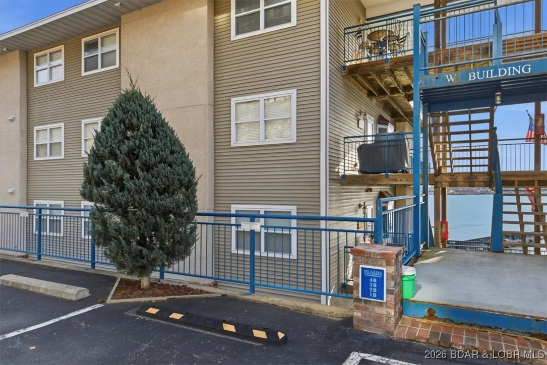 Palisades Condominium - Residential