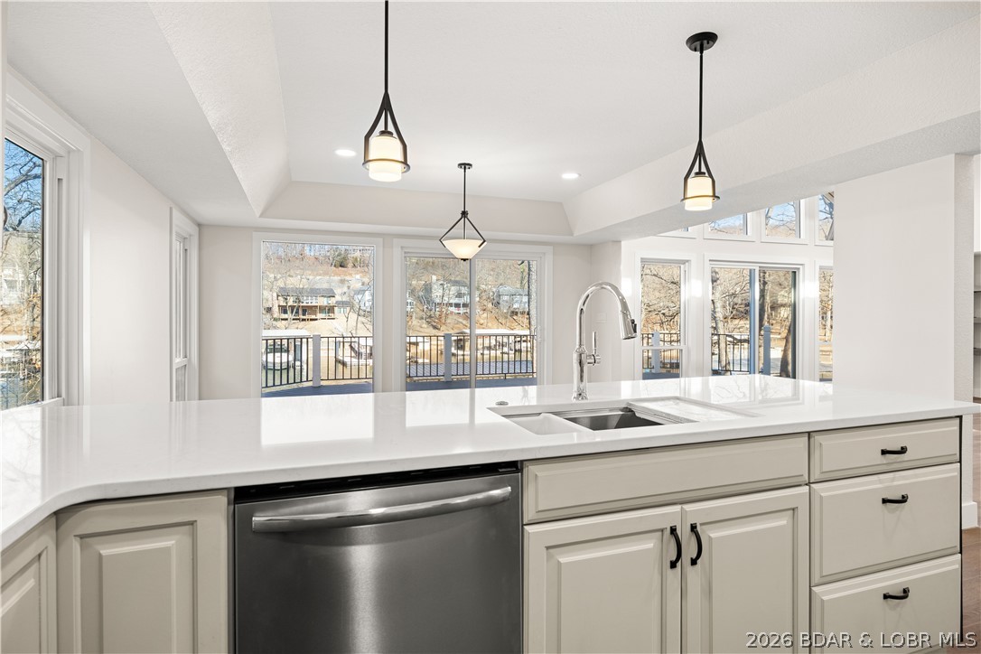 Four Seasons - Residential