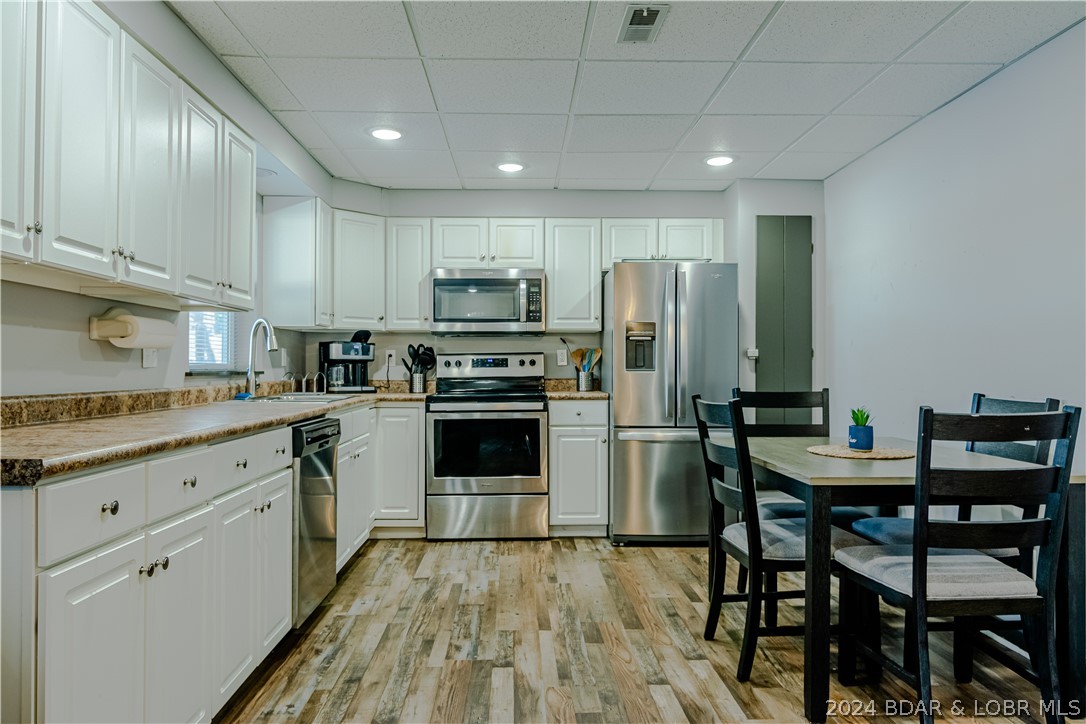 Rocky Mount, Missouri 65072, United States, 4 Bedrooms Bedrooms, ,2 BathroomsBathrooms,Residential,Contingent,57239