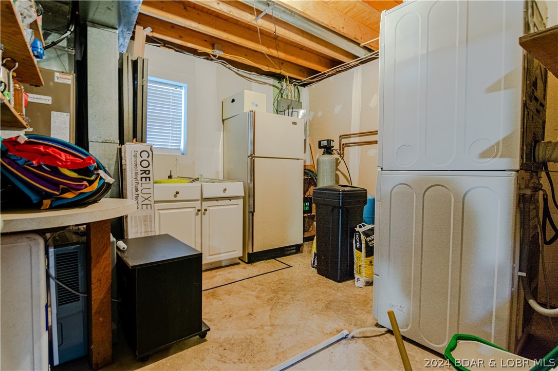 Rocky Mount, Missouri 65072, United States, 4 Bedrooms Bedrooms, ,2 BathroomsBathrooms,Residential,Contingent,57239