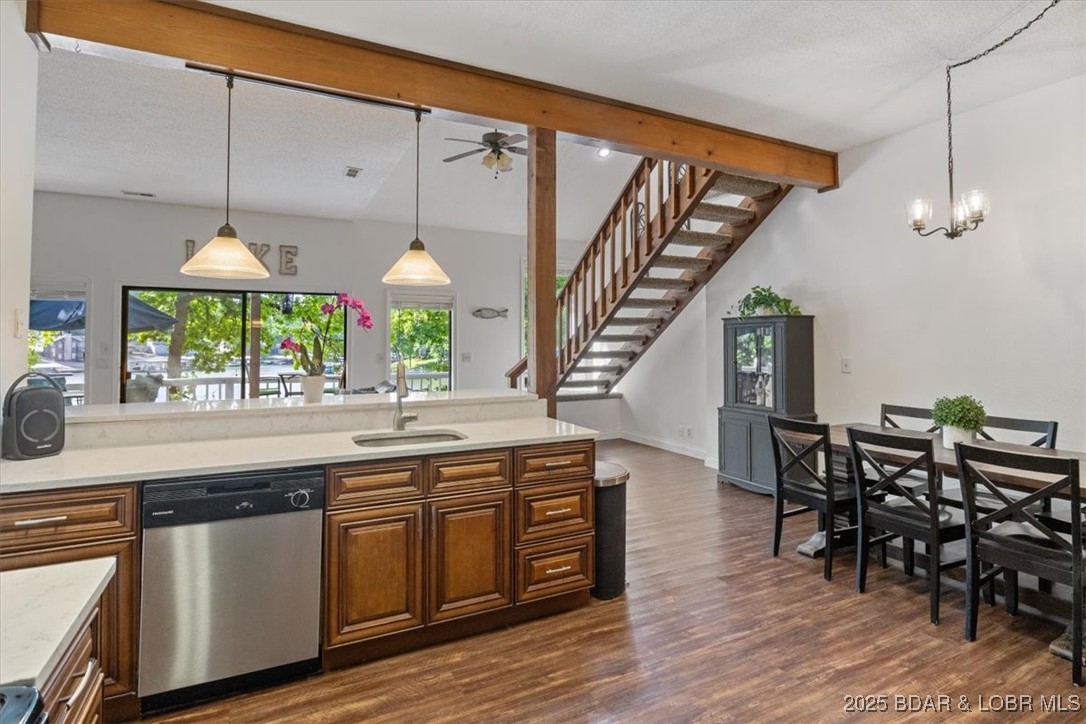 Sunrise Beach, Missouri 65079, United States, 3 Bedrooms Bedrooms, ,3 BathroomsBathrooms,Residential,Contingent,136155