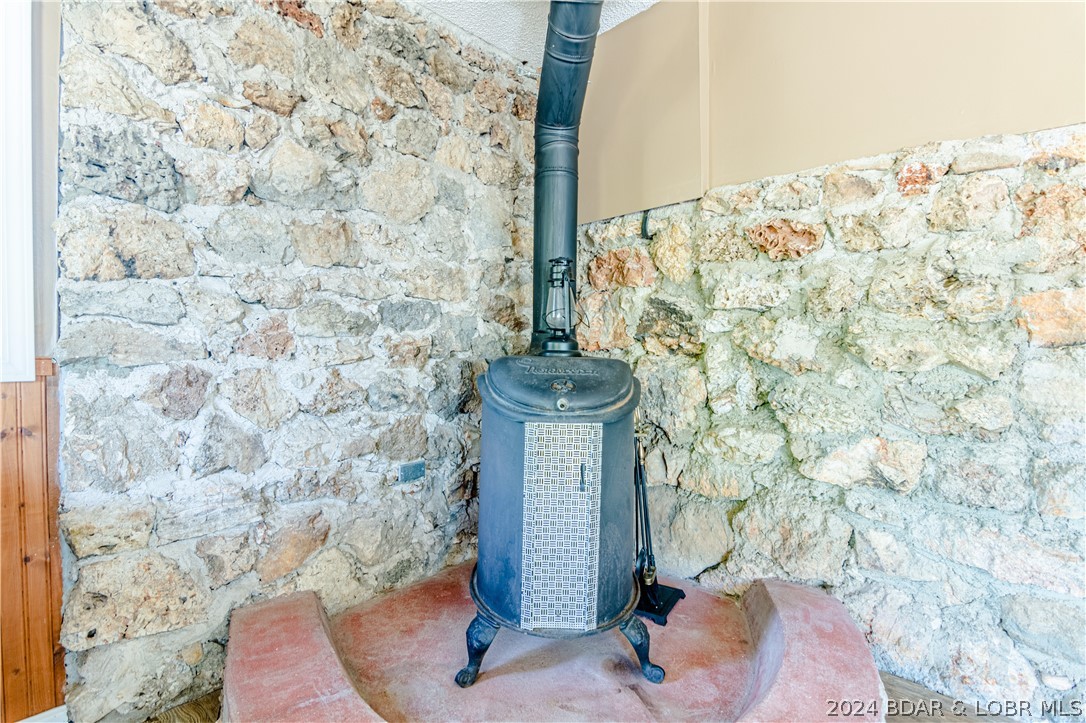 Camdenton, Missouri 65020, United States, 4 Bedrooms Bedrooms, ,3 BathroomsBathrooms,Residential,Contingent,55249