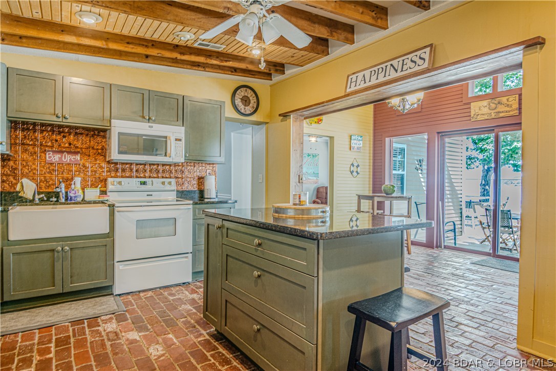 Camdenton, Missouri 65020, United States, 4 Bedrooms Bedrooms, ,3 BathroomsBathrooms,Residential,Contingent,55249