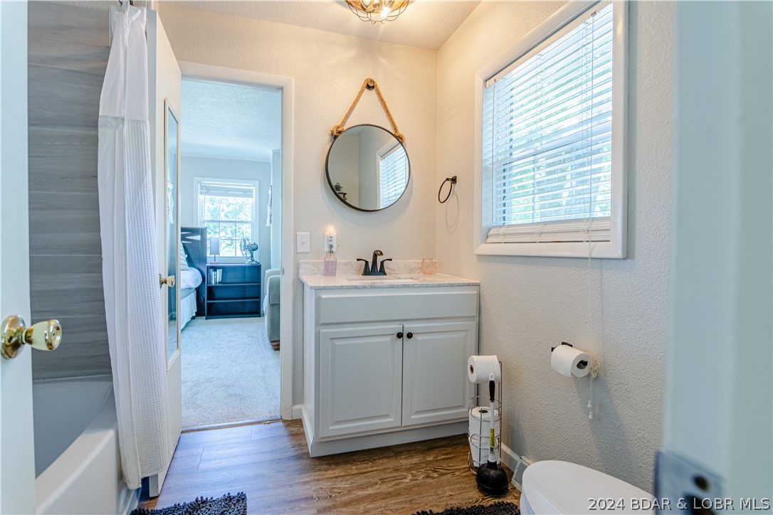 Camdenton, Missouri 65020, United States, 4 Bedrooms Bedrooms, ,3 BathroomsBathrooms,Residential,Contingent,55249