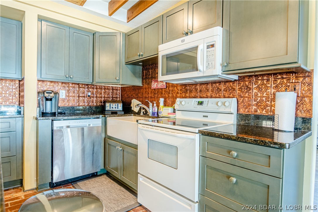 Camdenton, Missouri 65020, United States, 4 Bedrooms Bedrooms, ,3 BathroomsBathrooms,Residential,Contingent,55249