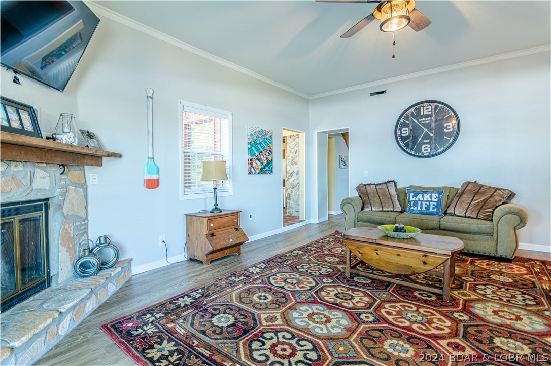 Camdenton, Missouri 65020, United States, 4 Bedrooms Bedrooms, ,3 BathroomsBathrooms,Residential,Contingent,55249