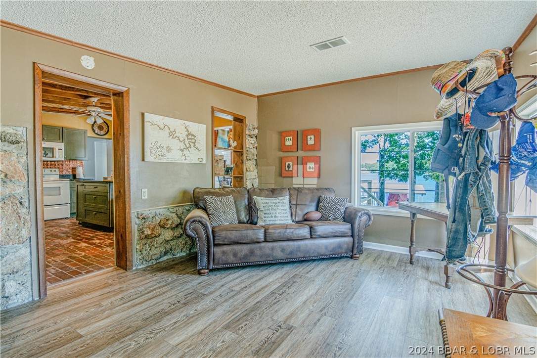 Camdenton, Missouri 65020, United States, 4 Bedrooms Bedrooms, ,3 BathroomsBathrooms,Residential,Contingent,55249