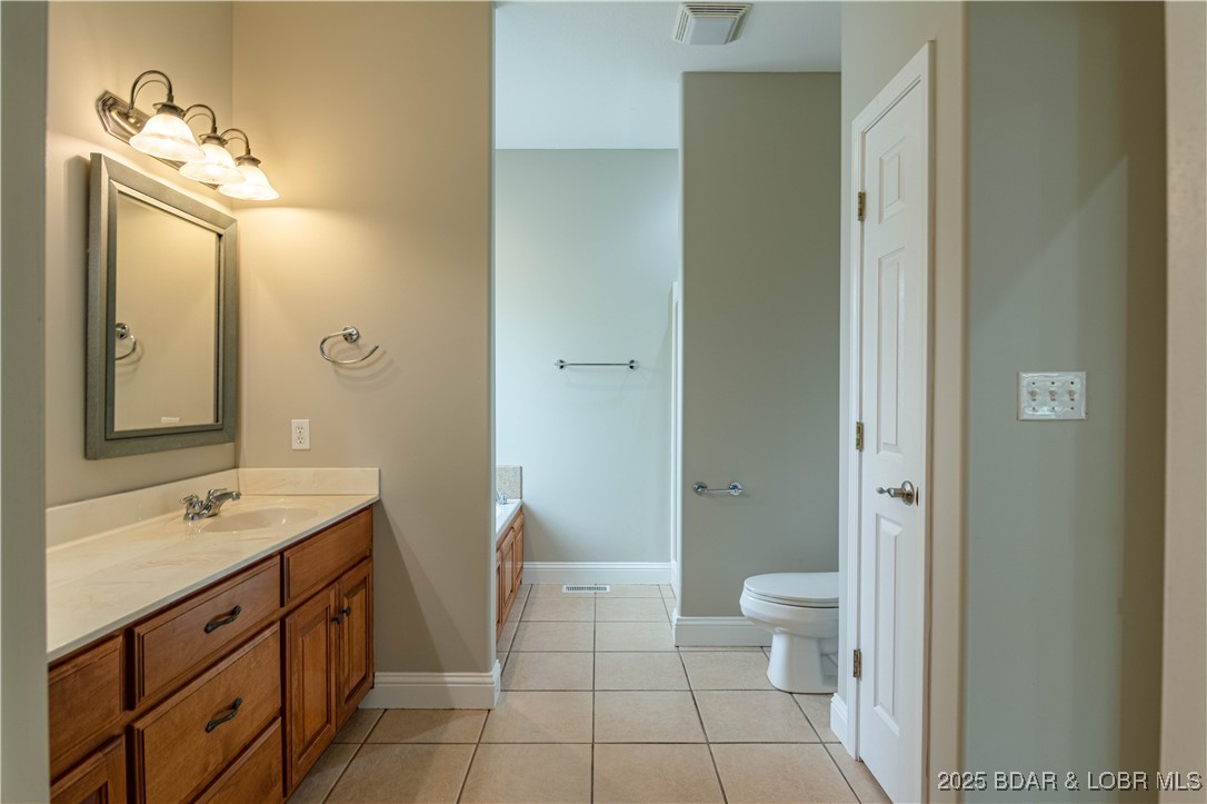 Osage Beach, Missouri 65065, United States, 5 Bedrooms Bedrooms, ,3 BathroomsBathrooms,Residential,Active,118002