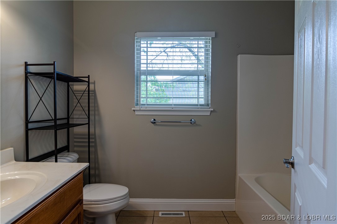 Osage Beach, Missouri 65065, United States, 5 Bedrooms Bedrooms, ,3 BathroomsBathrooms,Residential,Active,118002