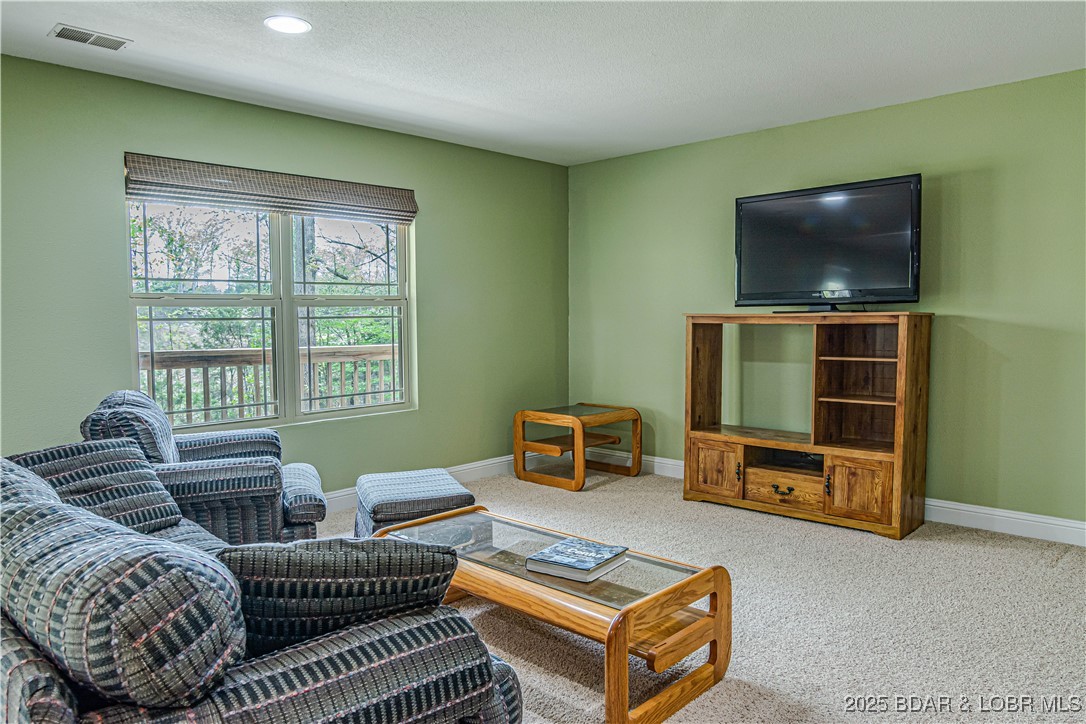 Osage Beach, Missouri 65065, United States, 5 Bedrooms Bedrooms, ,3 BathroomsBathrooms,Residential,Active,118002