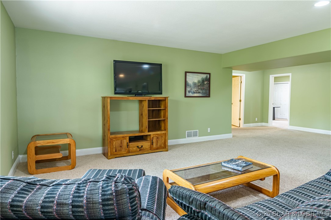 Osage Beach, Missouri 65065, United States, 5 Bedrooms Bedrooms, ,3 BathroomsBathrooms,Residential,Active,118002