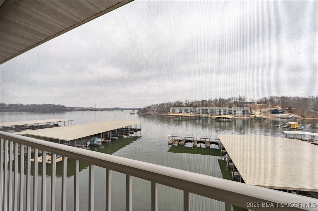 Robins at the Waters Edge Condominium - Residential