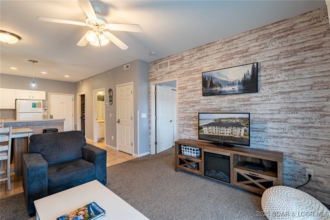 Robins at the Waters Edge Condominium - Residential