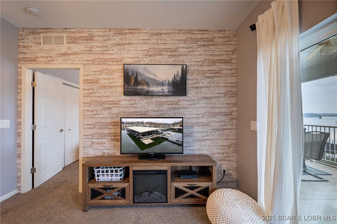 Robins at the Waters Edge Condominium - Residential